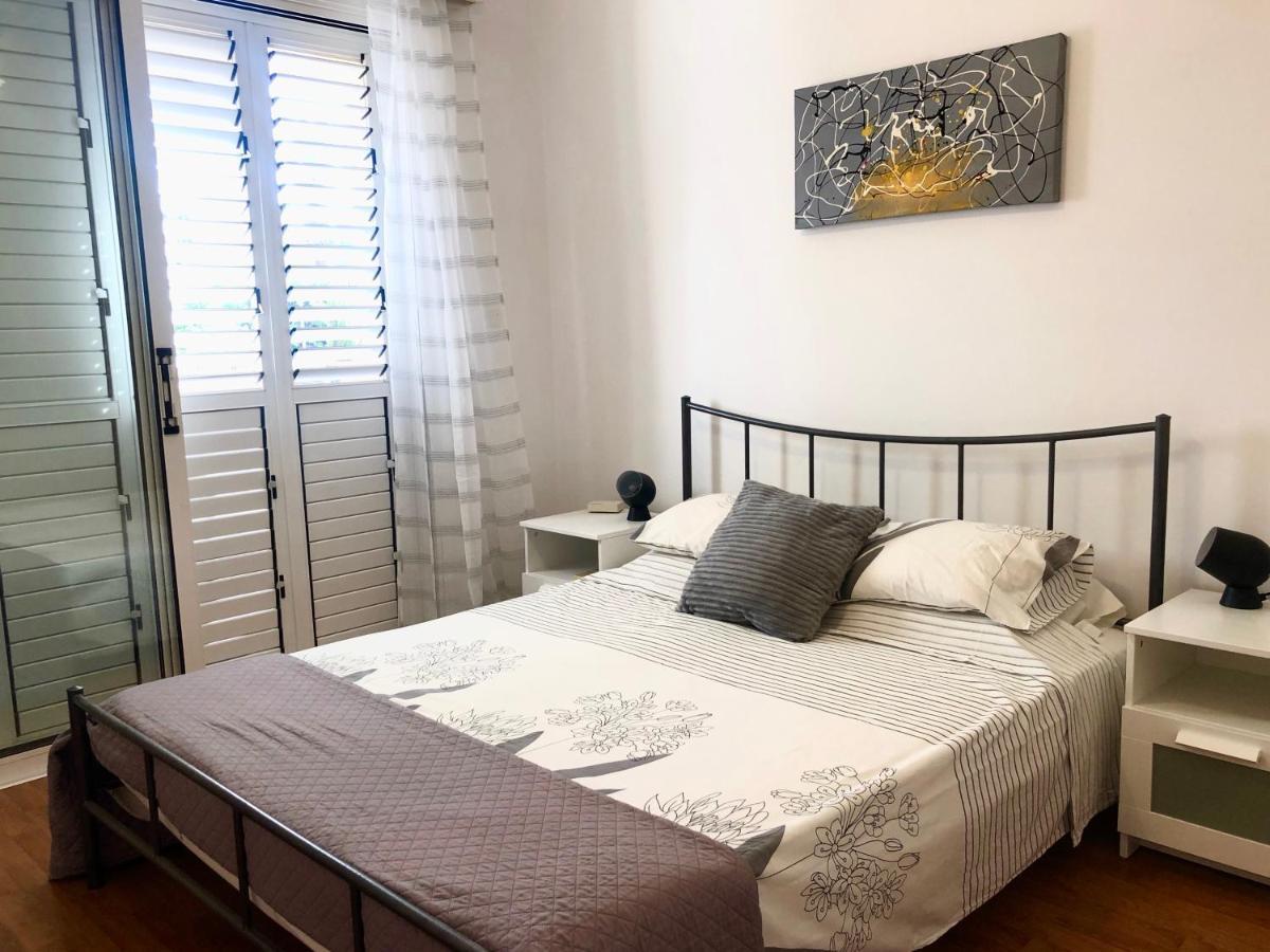1 Bedroom Flat, Prime Location Near Sea, Sleeps 4 Limasol Buitenkant foto