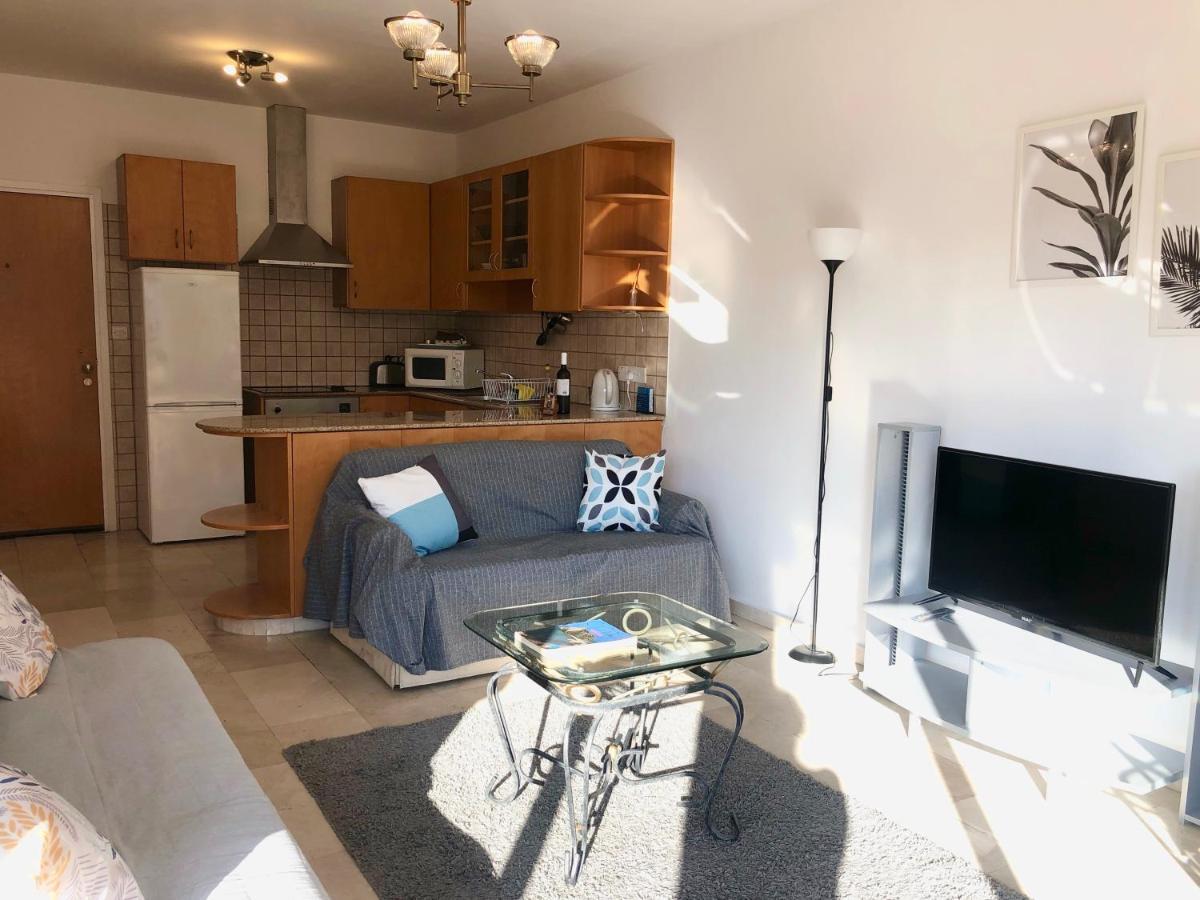 1 Bedroom Flat, Prime Location Near Sea, Sleeps 4 Limasol Buitenkant foto