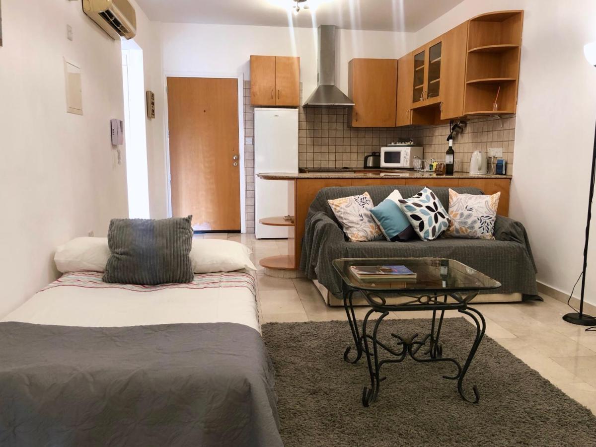 1 Bedroom Flat, Prime Location Near Sea, Sleeps 4 Limasol Buitenkant foto