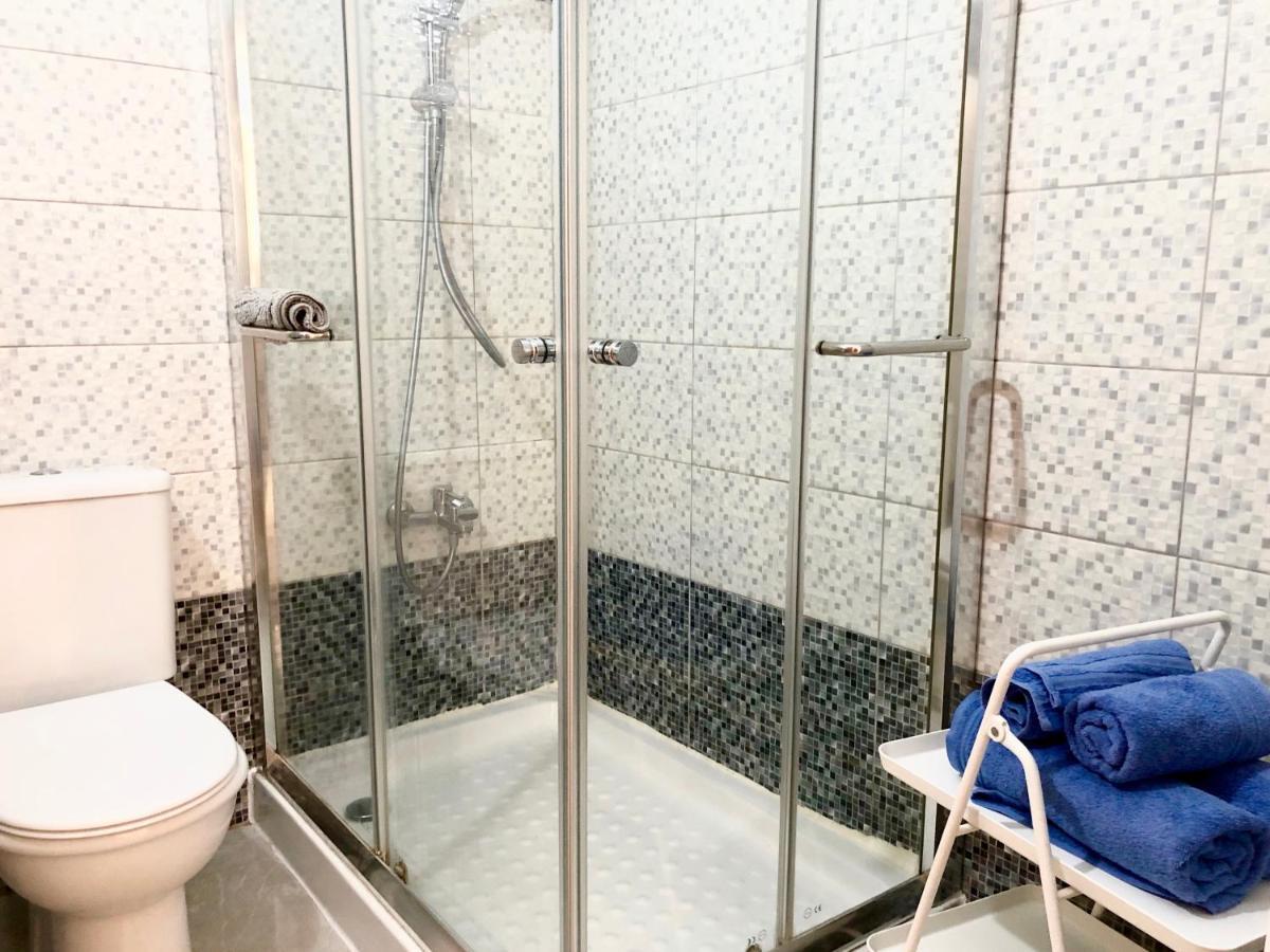 1 Bedroom Flat, Prime Location Near Sea, Sleeps 4 Limasol Buitenkant foto