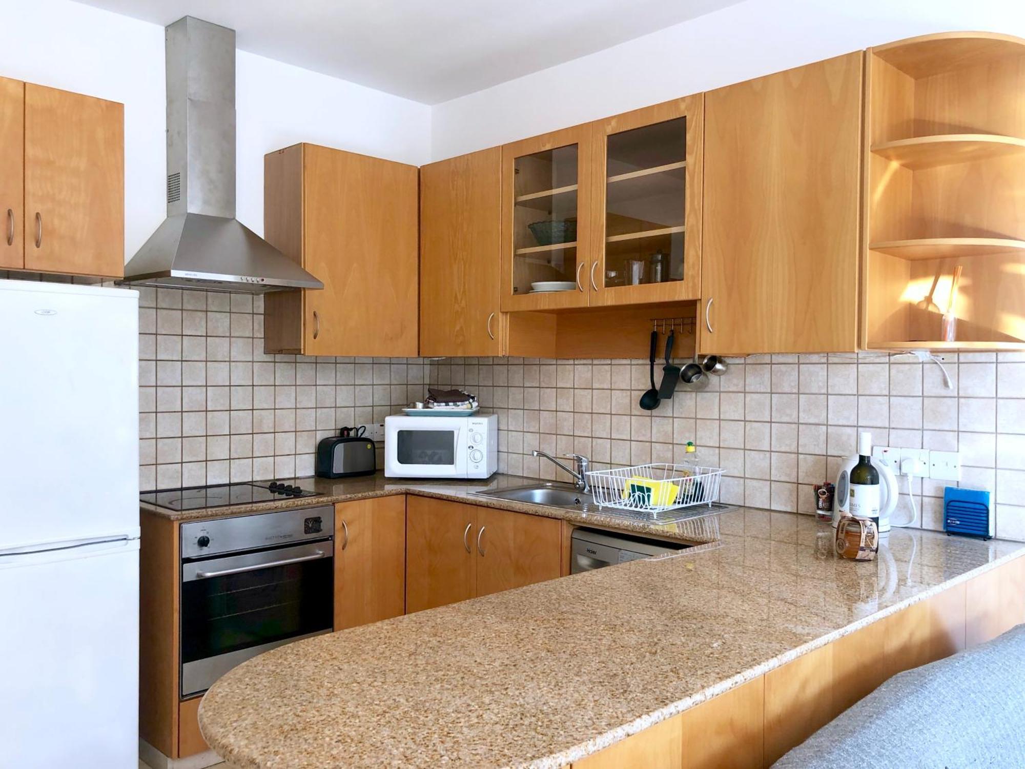 1 Bedroom Flat, Prime Location Near Sea, Sleeps 4 Limasol Buitenkant foto