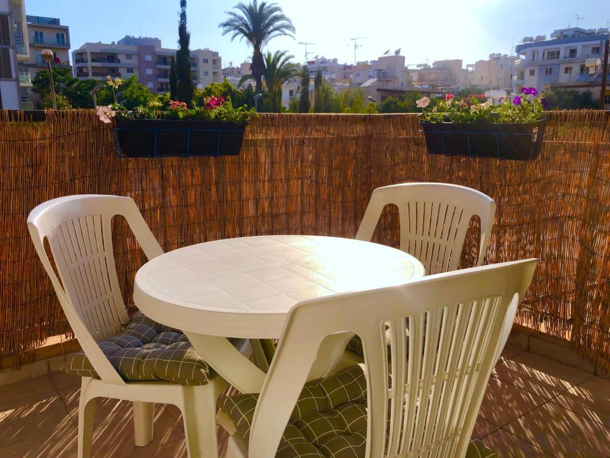 1 Bedroom Flat, Prime Location Near Sea, Sleeps 4 Limasol Buitenkant foto